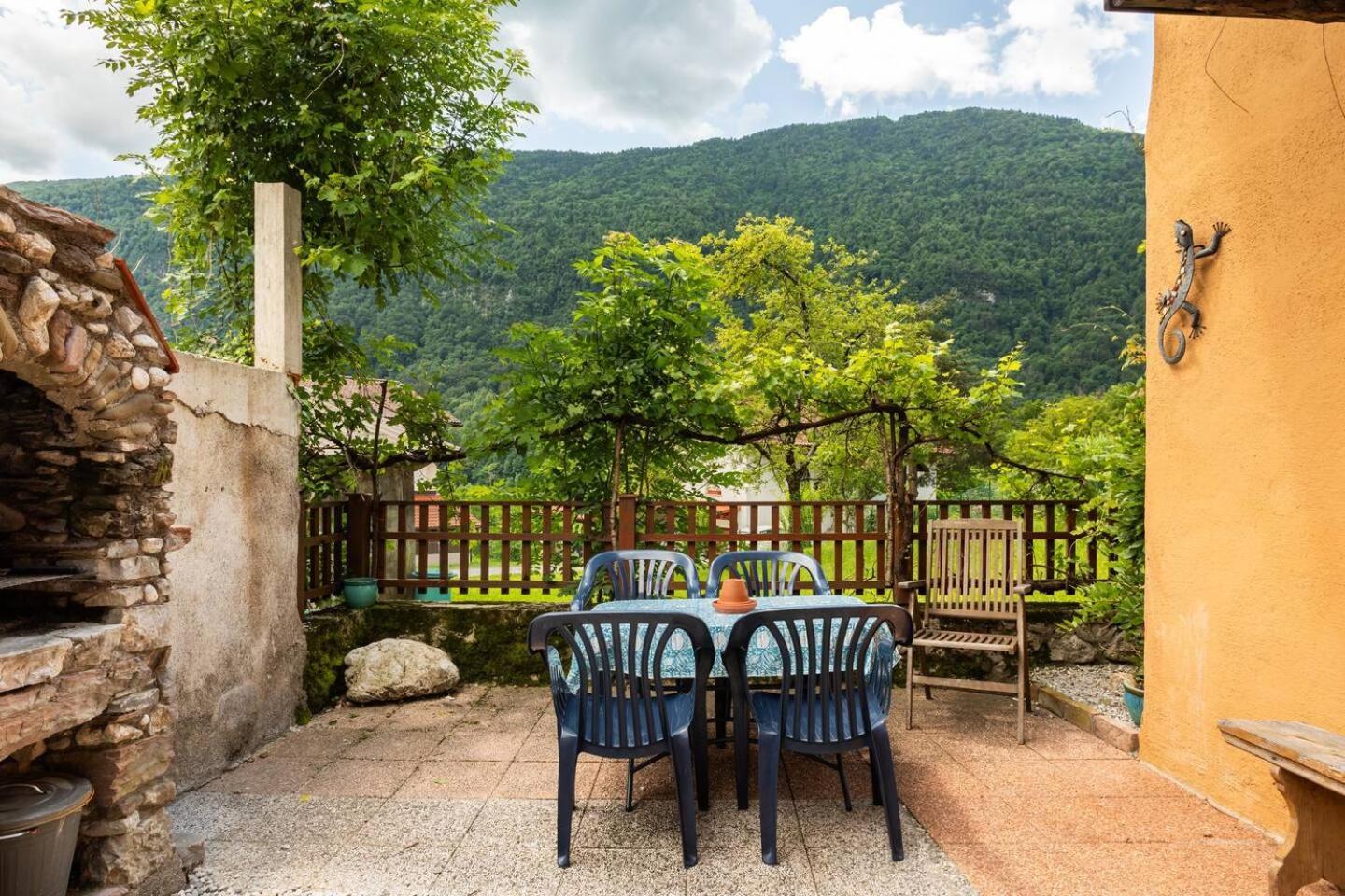 Holiday Home Katric Kamno Екстериор снимка