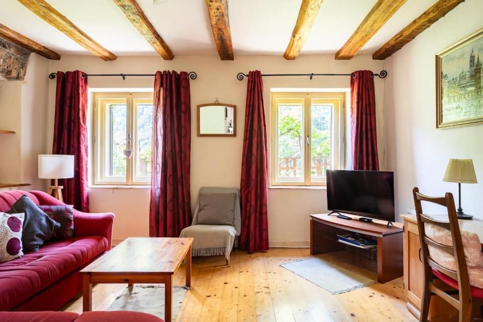 Holiday Home Katric Kamno Екстериор снимка