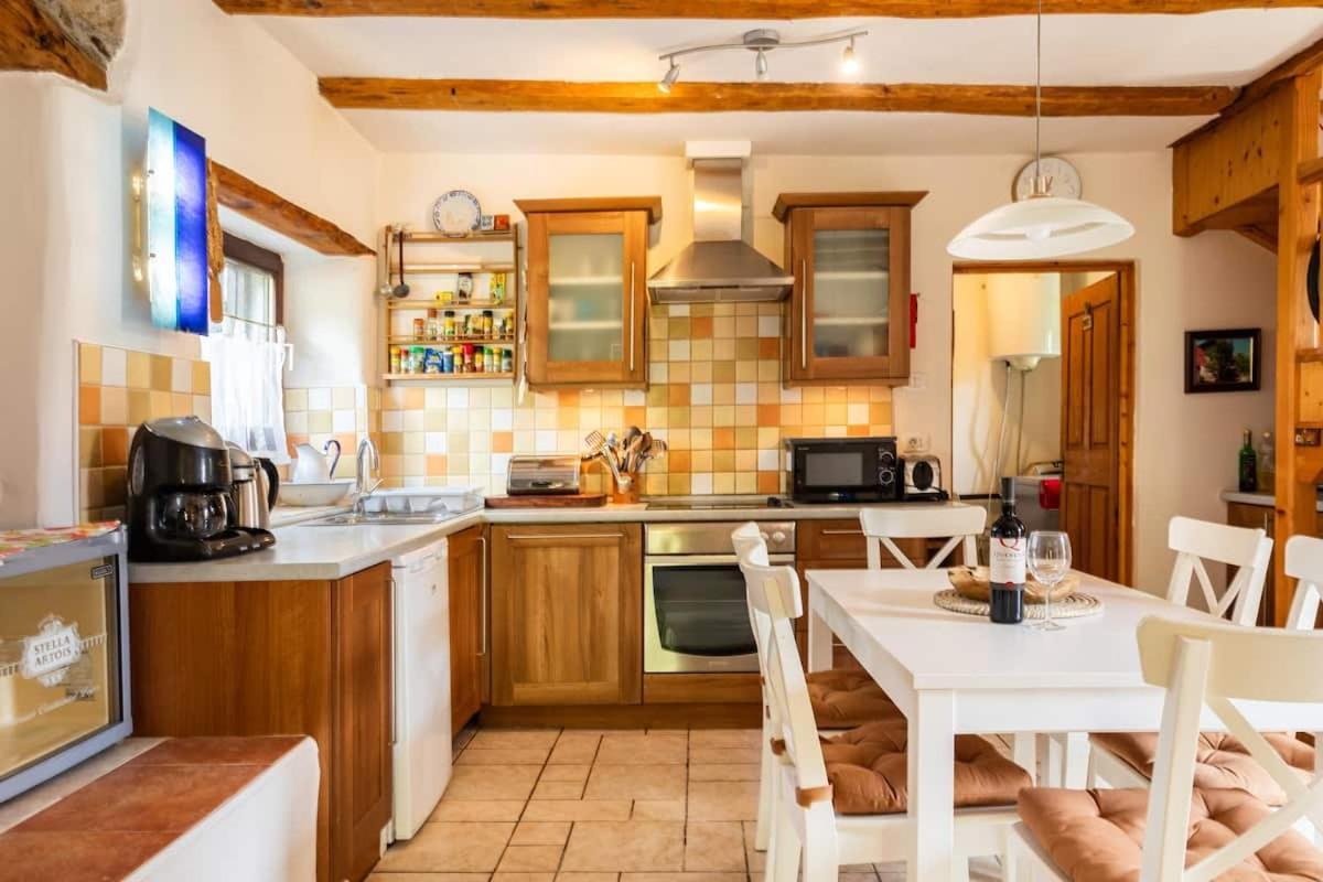 Holiday Home Katric Kamno Екстериор снимка
