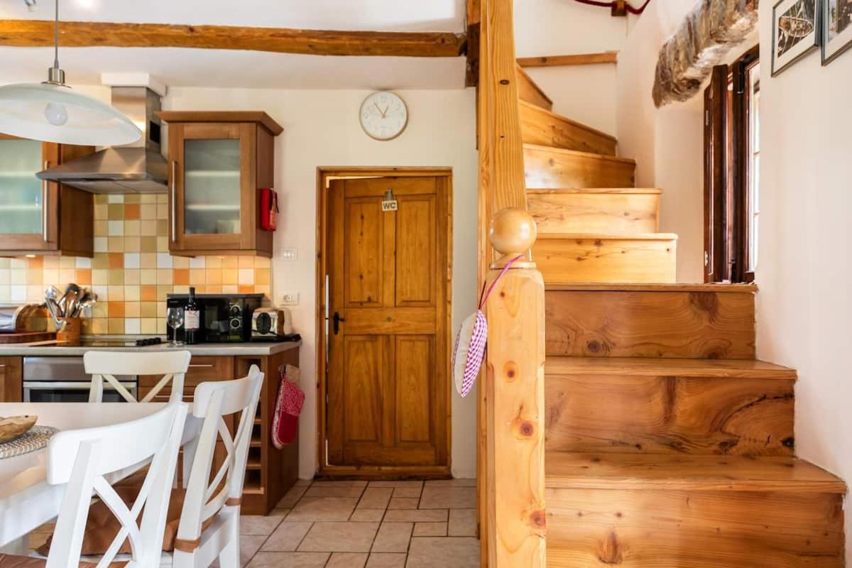 Holiday Home Katric Kamno Екстериор снимка
